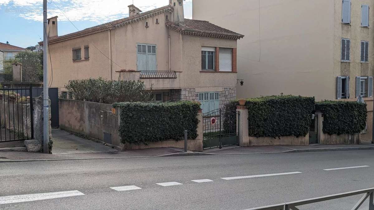 Maison à VALLAURIS