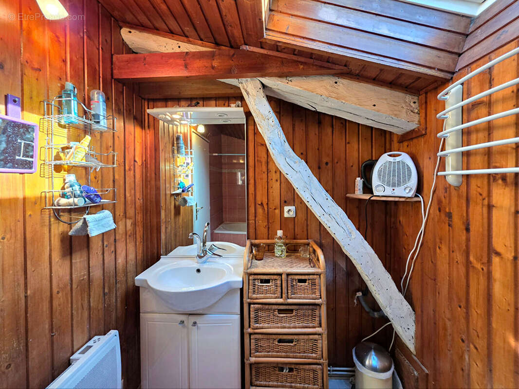 Maison à GENISSIEUX