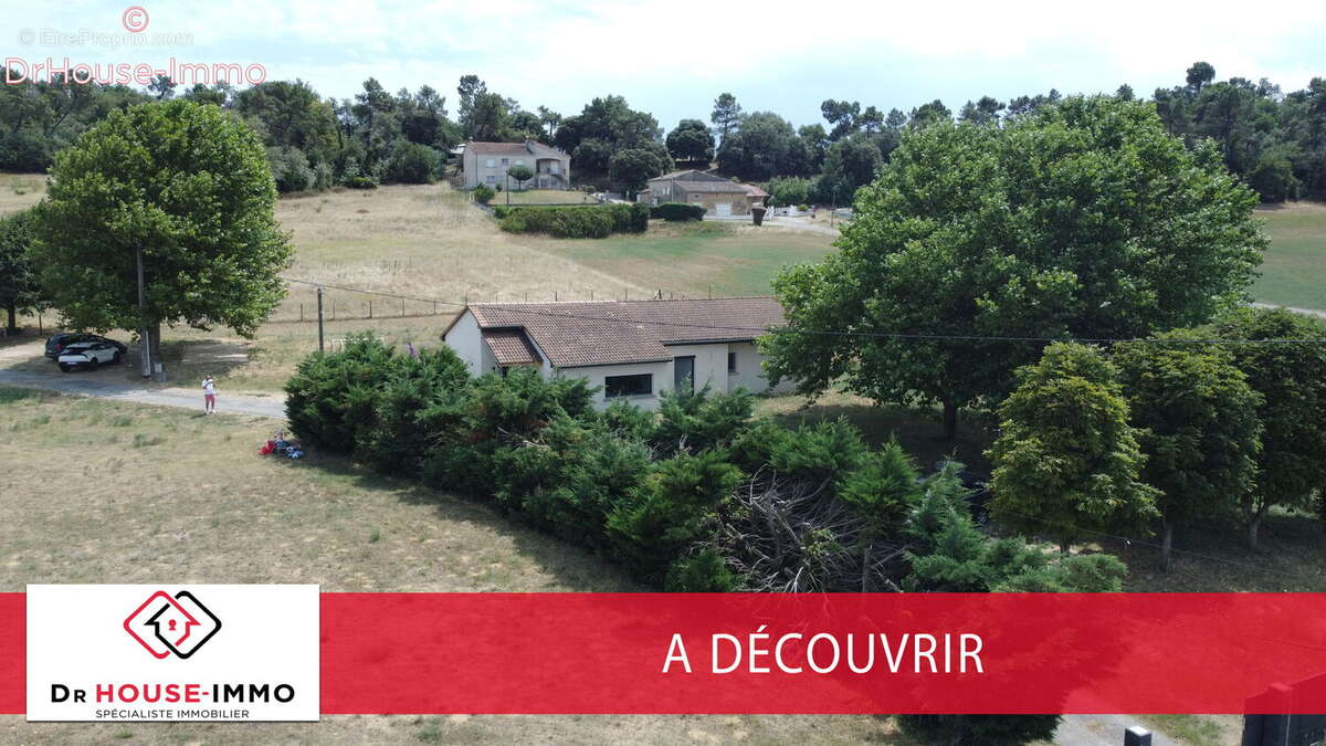 Maison à MONTELEGER