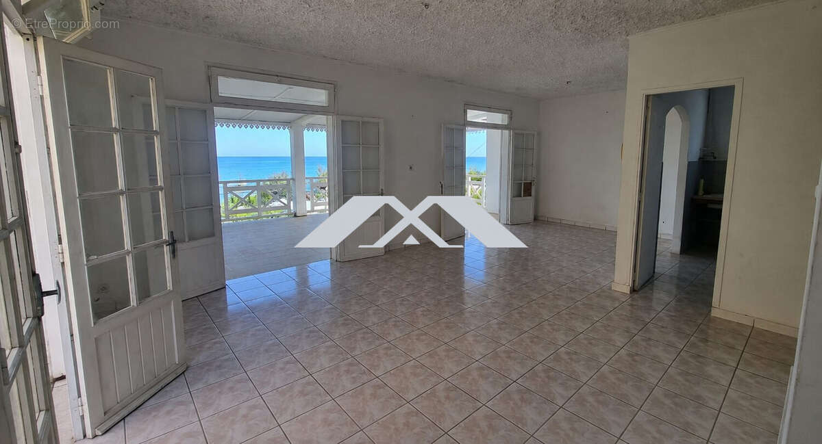 Maison 160 m² à Saint-Leu  - photo 2