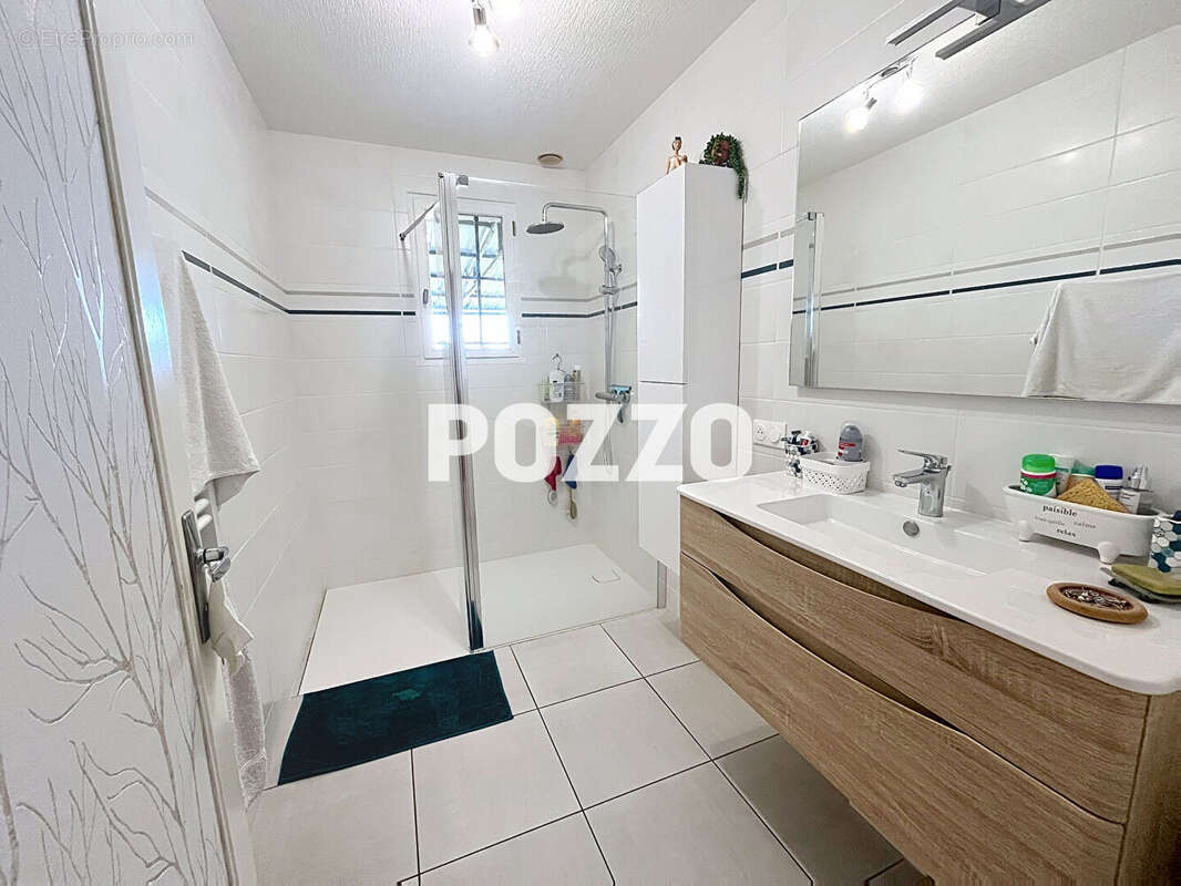A VENDRE - Maison familiale de 160 m² sur un terrain de 1531 m² - photo 5