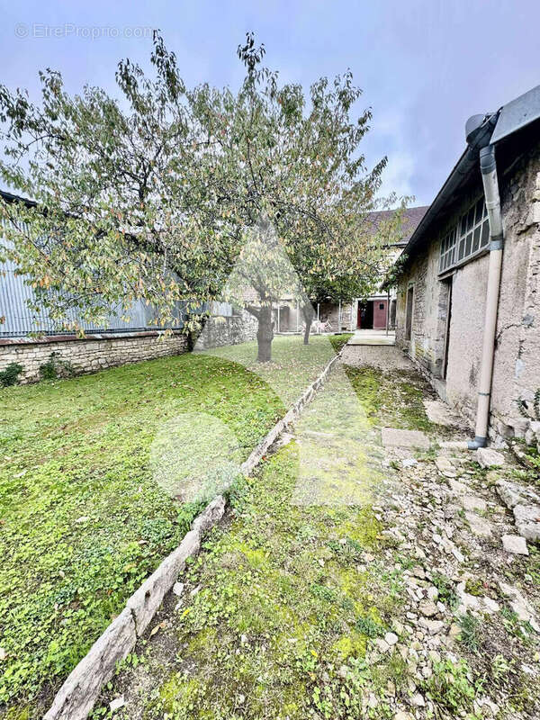 Maison à NEUFCHATEAU