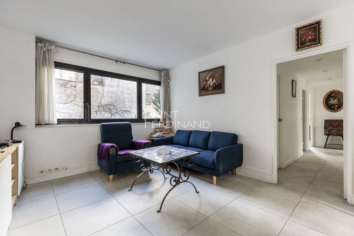 Appartement à PARIS-16E