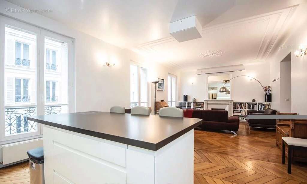 Appartement à NEUILLY-SUR-SEINE