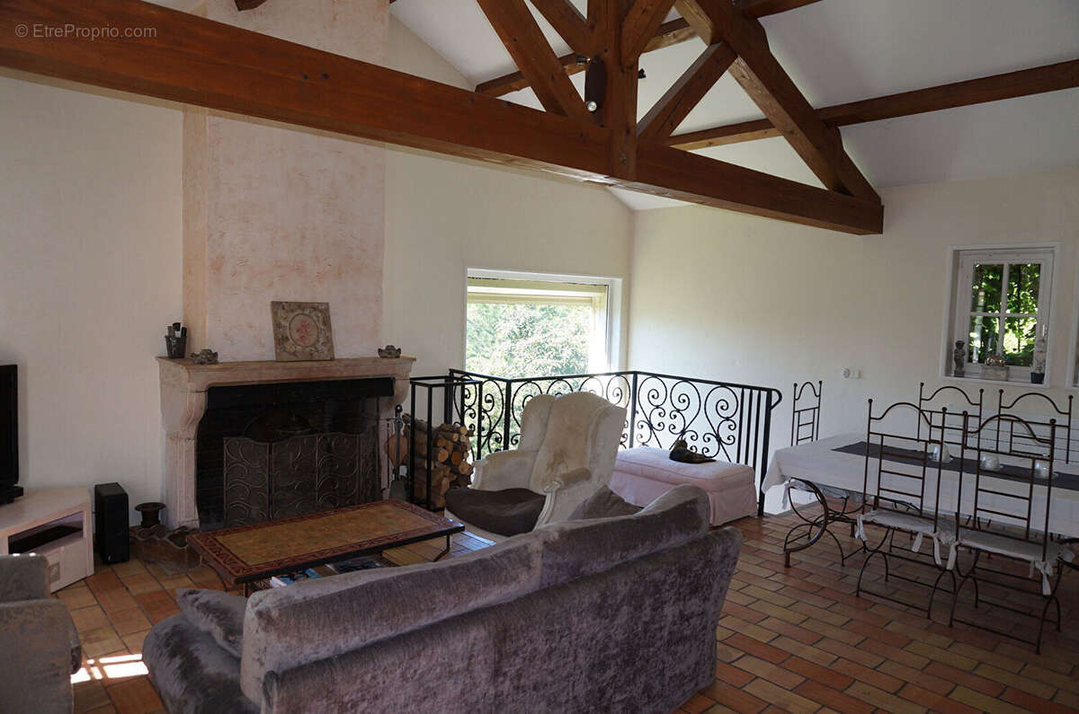 VILLA - VIENNE - 6 pièces - 132 m2 - photo 3