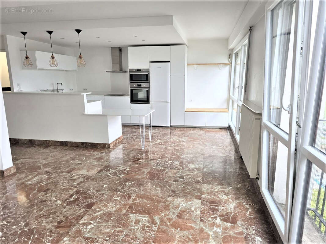 Appartement à COURBEVOIE