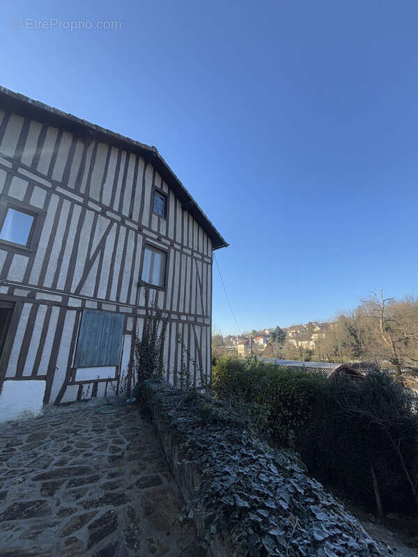 Maison à CONDAT-SUR-VIENNE