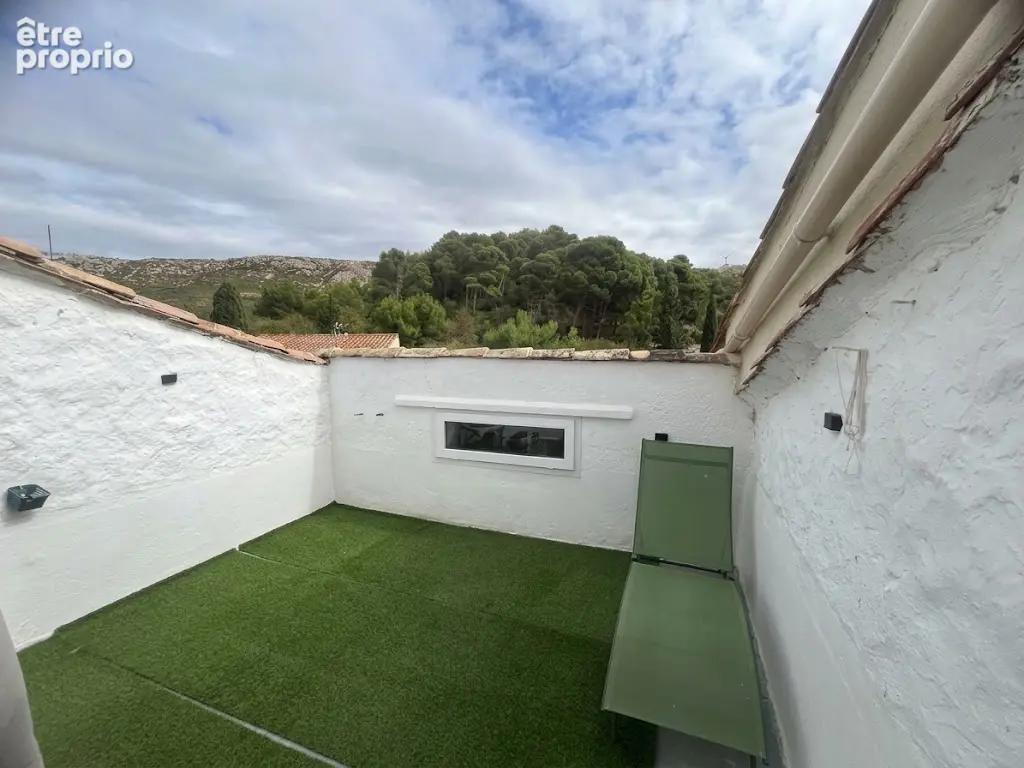 Maison traversante, terrasse garage et place de parking - photo 2
