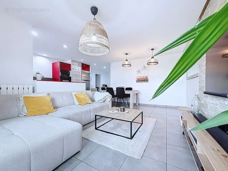 Appartement à RILLIEUX-LA-PAPE