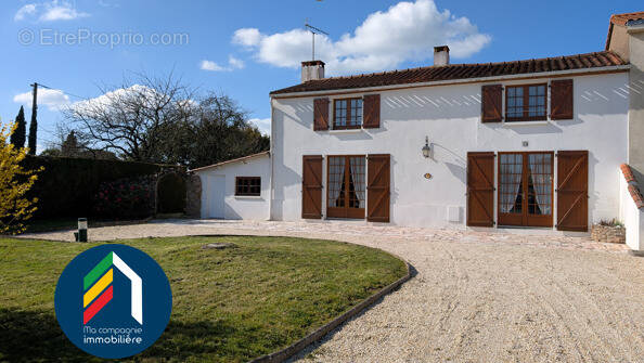 Maison à LES LANDES-GENUSSON