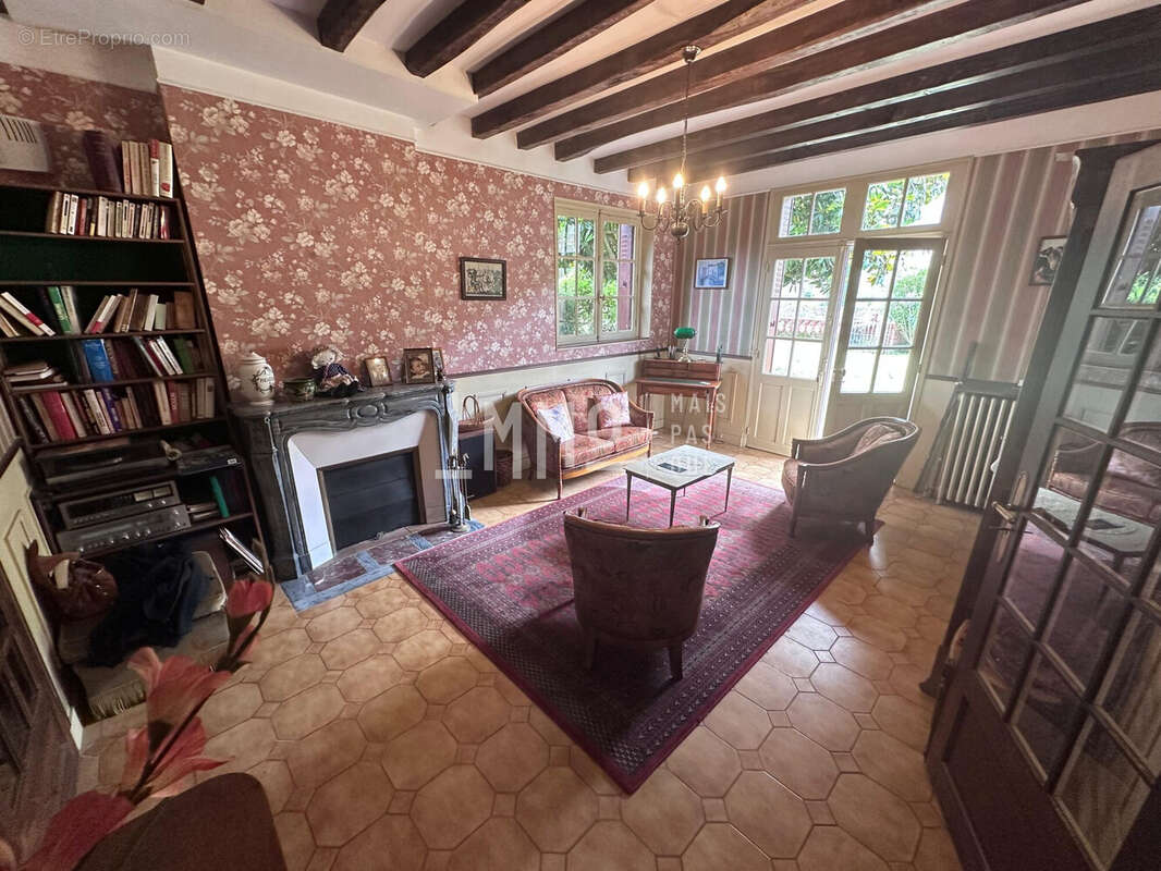 Maison à LA CHARTRE-SUR-LE-LOIR