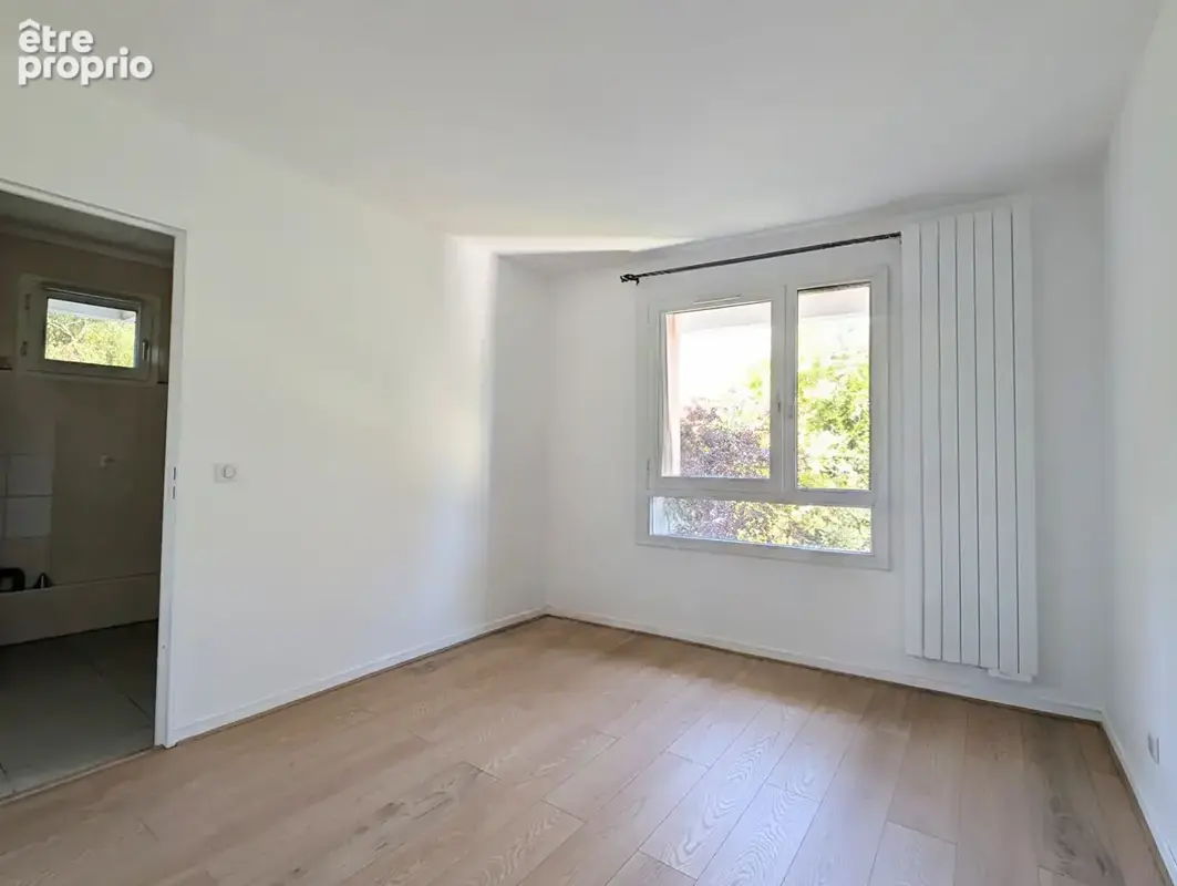 T3 lumineux - Grand Balcon & Vue Jardin - Asnières - photo 4