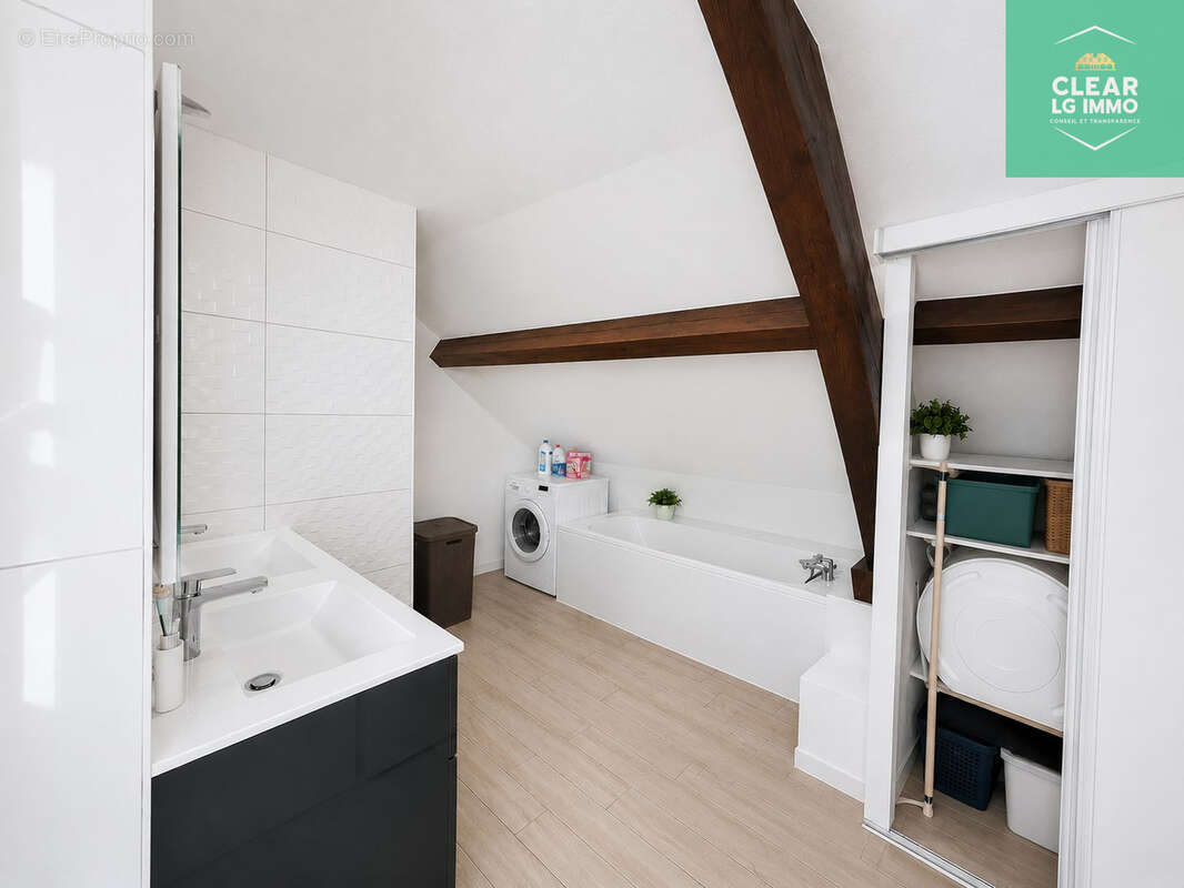 Appartement lumineux avec poutres apparentes - photo 5