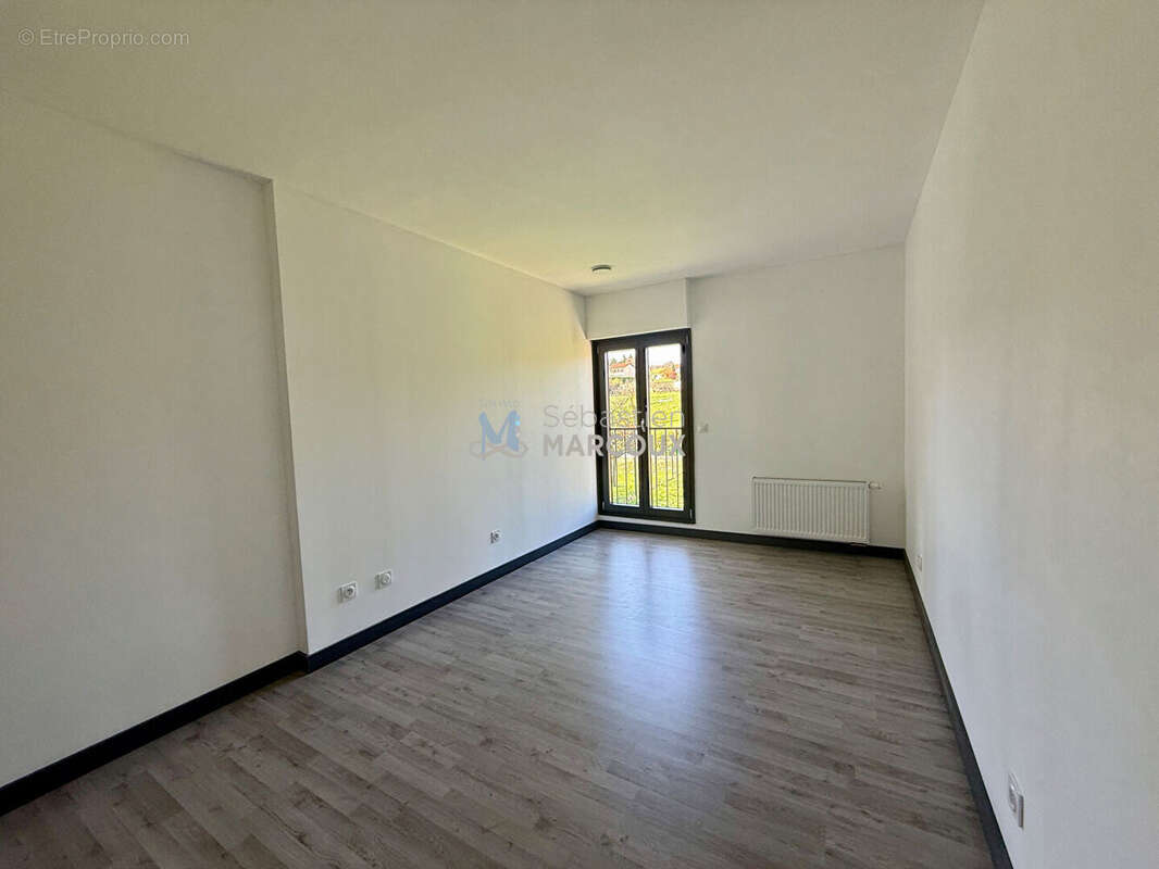 Maison à ESSERTINES-EN-CHATELNEUF