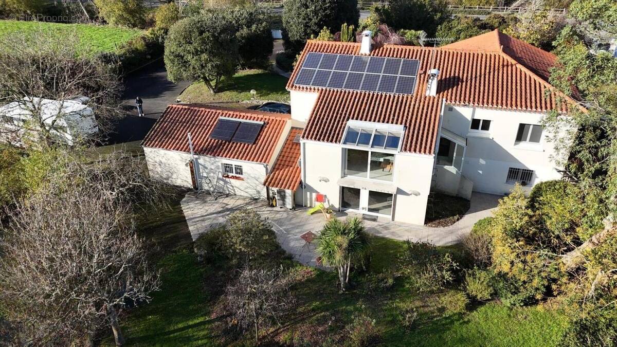 Photo 1 - Maison à LE PERRIER