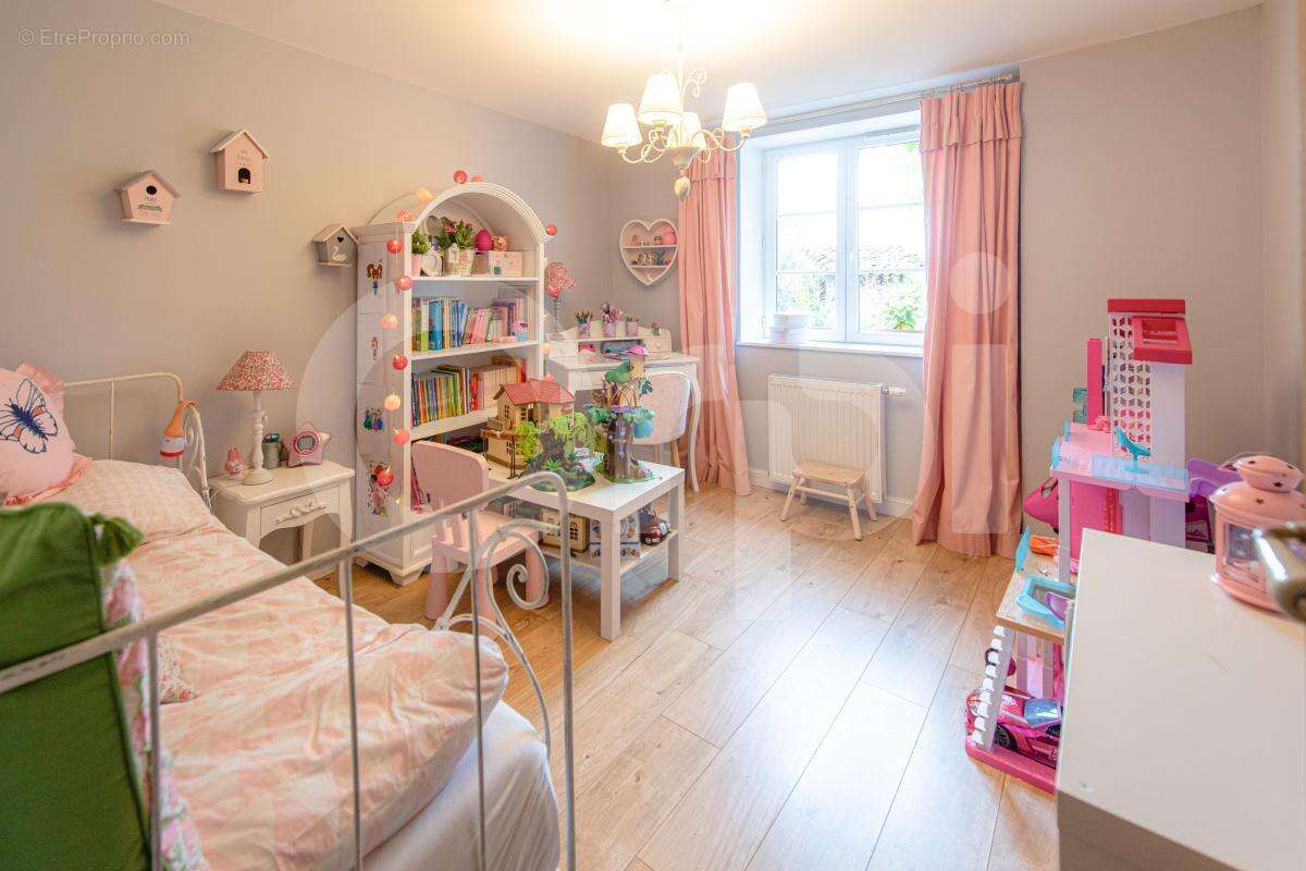 Ouest Lyonnais - Maison pleine de personnalité avec piscine – 169 m² - photo 14