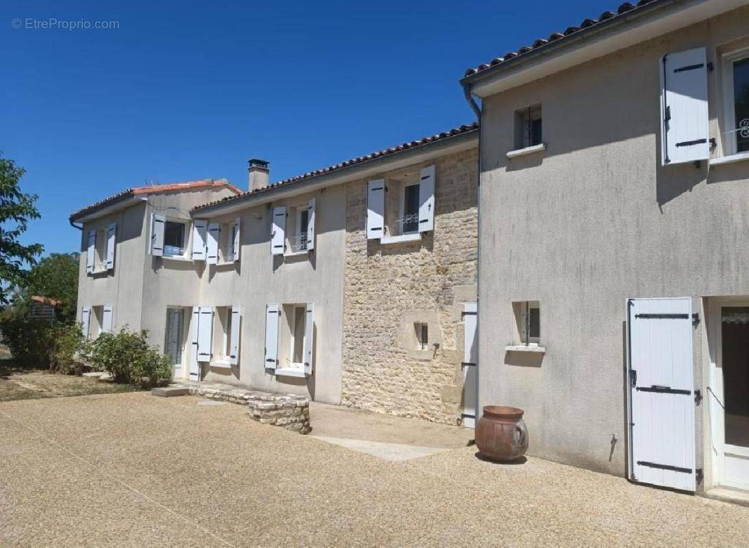 Maison à RUFFEC