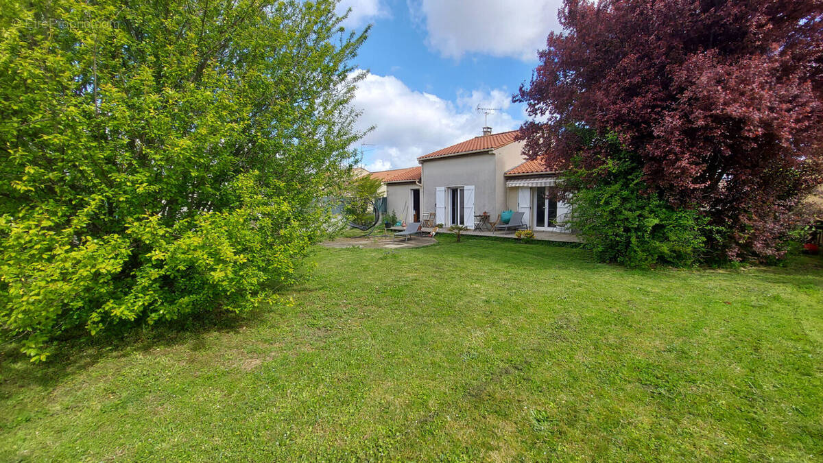 Maison à BEAUZELLE