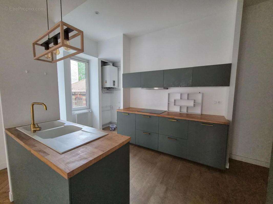 Beau T4. 25 rue Jules Ledin. Dpe C. Appartement rénové avec cachet - photo 2