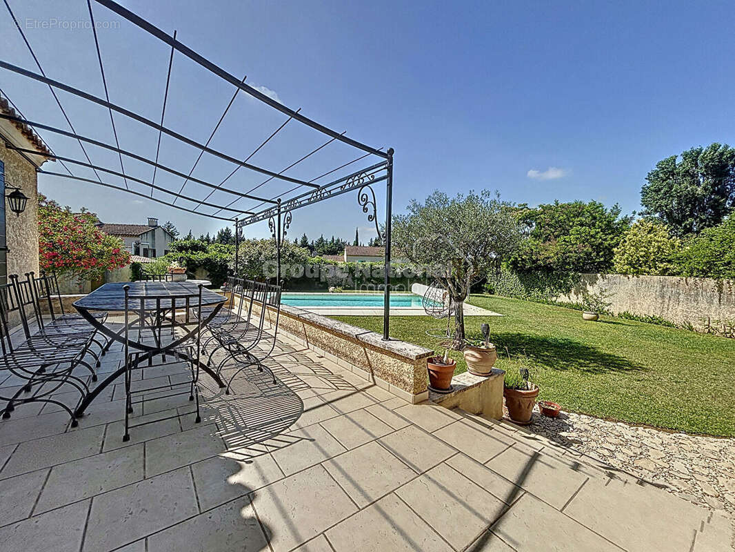 Maison à FONTVIEILLE