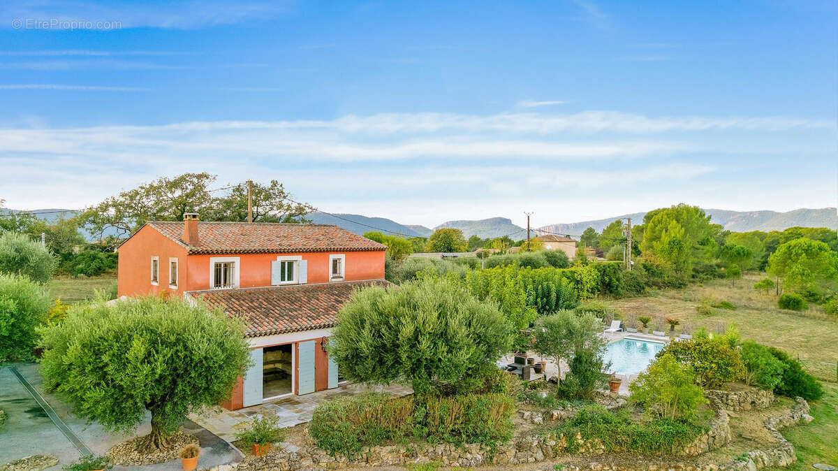 Maison à BAGNOLS-EN-FORET