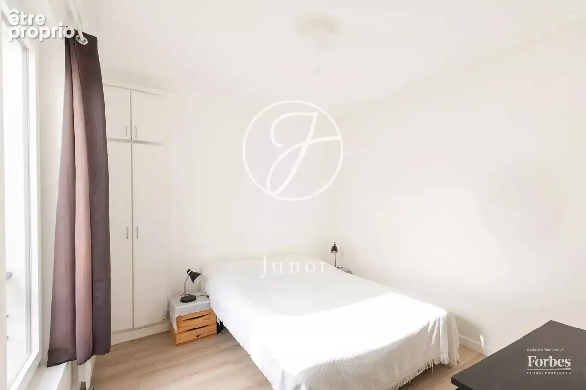 Paris 18e - ABBESSES - Appartement - 2 pièces - 27,11m² Carrez - 27.43m² au sol - Lumineux - photo 4
