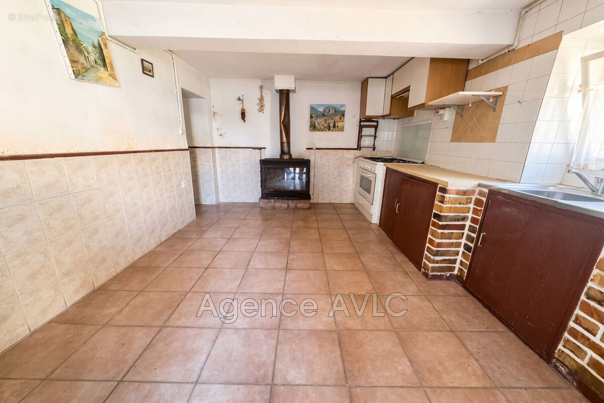 Maison 104 m² à Arles  - photo 7
