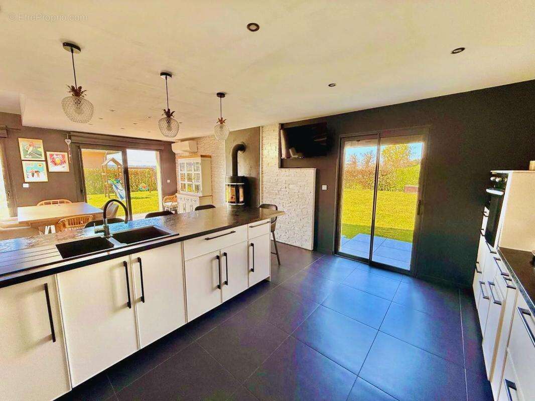 Maison à SAINT-GENIX-SUR-GUIERS