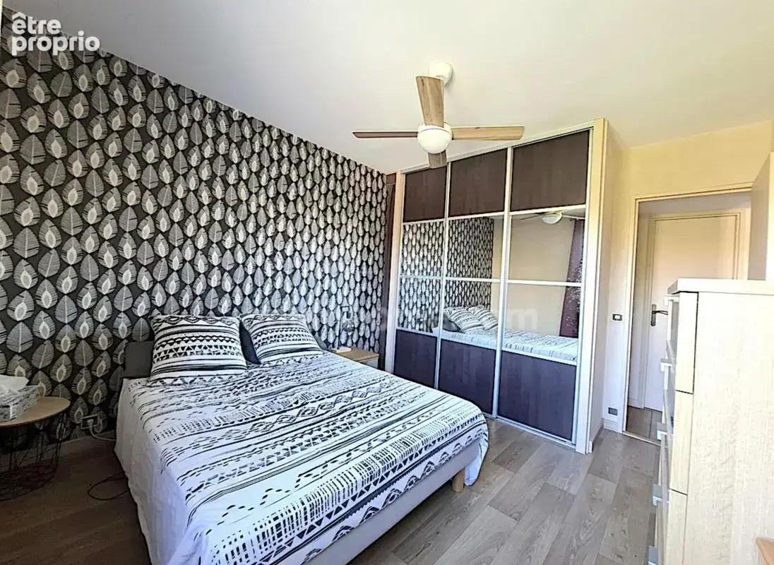Appartement - 4 pièces - 3 chambres - 79 m² - Balcon - Garage et Cave - photo 7