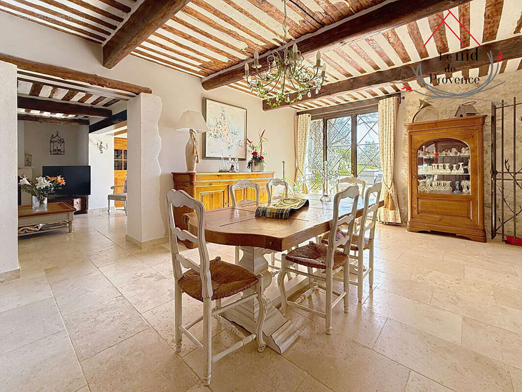 Maison à LA ROQUE-SUR-PERNES