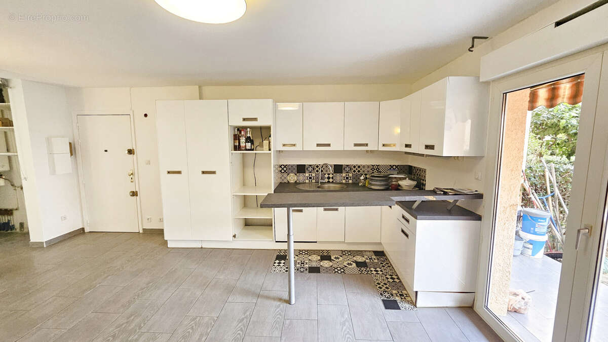 Appartement à SAINT-LAURENT-DU-VAR