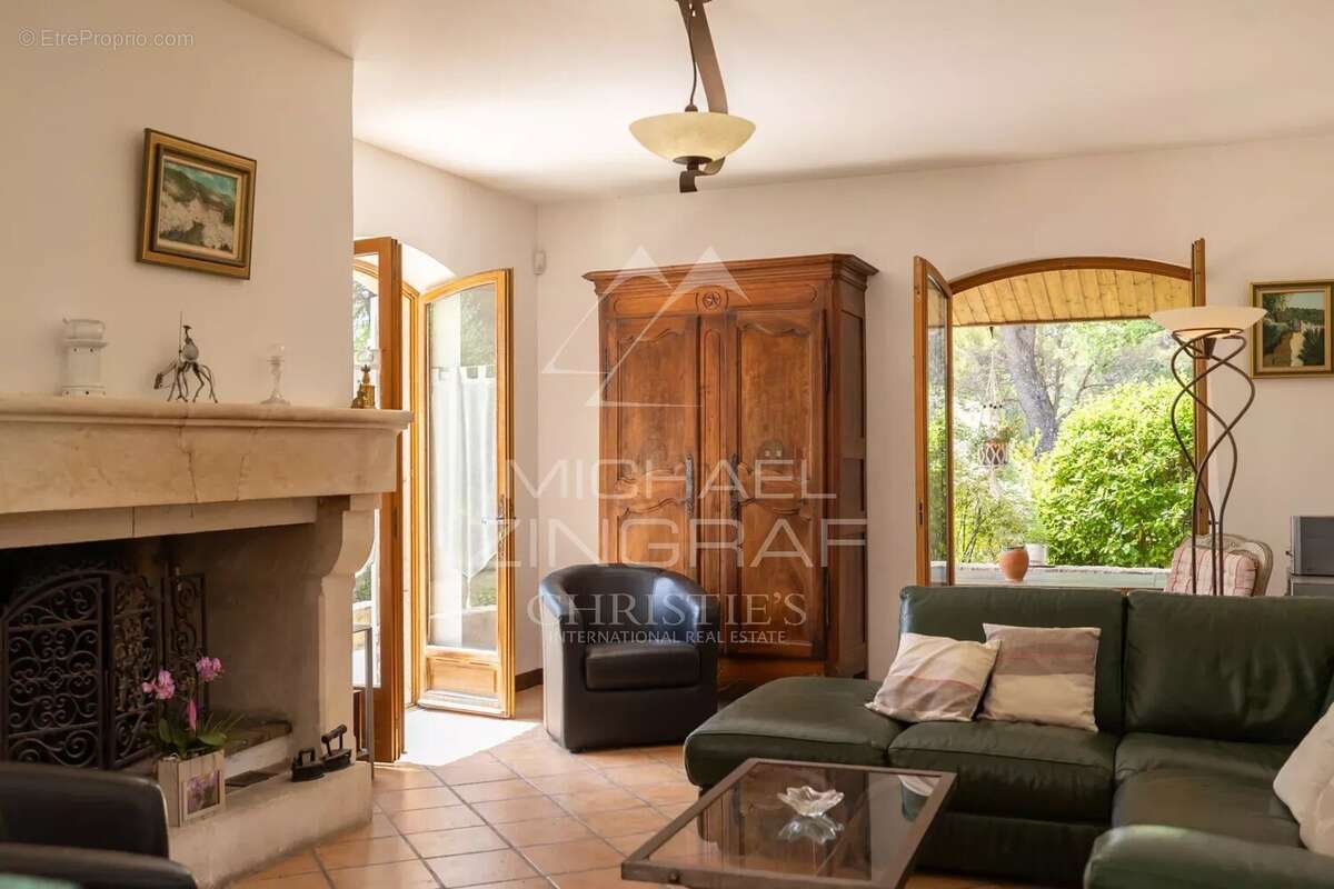 Exclusivité - Charmante maison provençale en pierre avec piscine au cœur du Luberon - photo 5