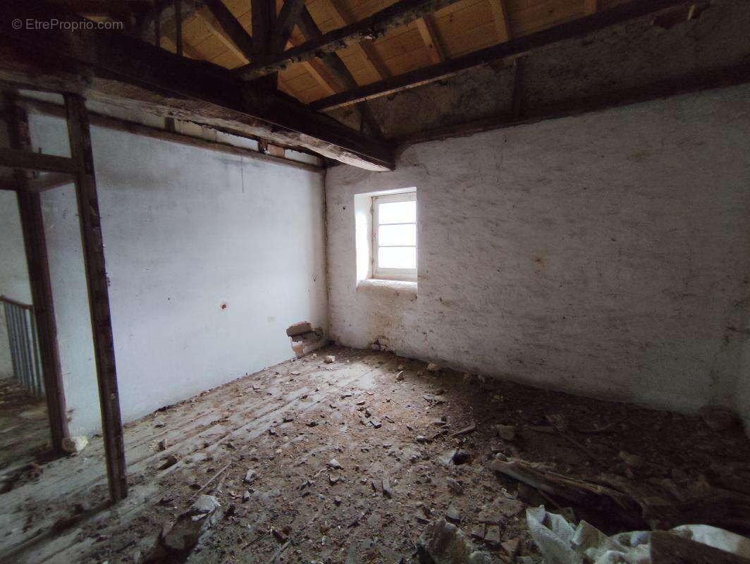 Maison 60m² à rénover sur 393m² FARGUES 99 000 € - photo 11
