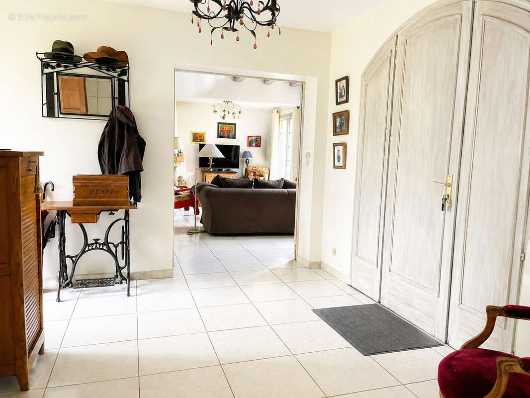 Maison à LA BREILLE-LES-PINS