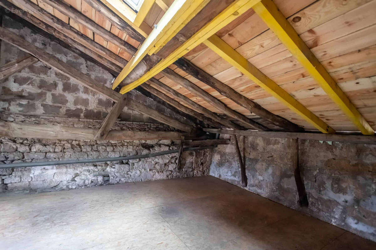 Village house to renovate - photo 9