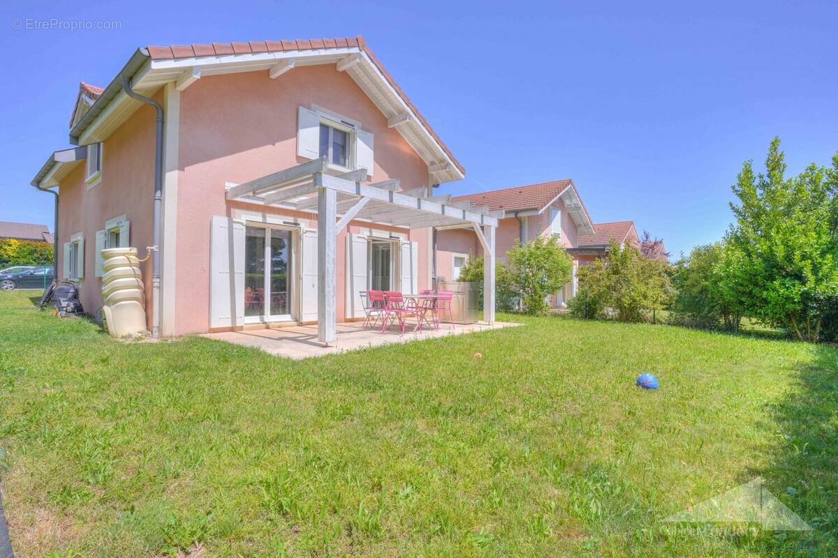 Maison à PERON