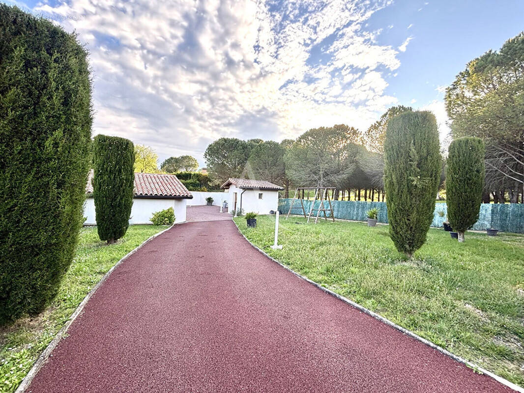 Maison à VILLEMOUSTAUSSOU