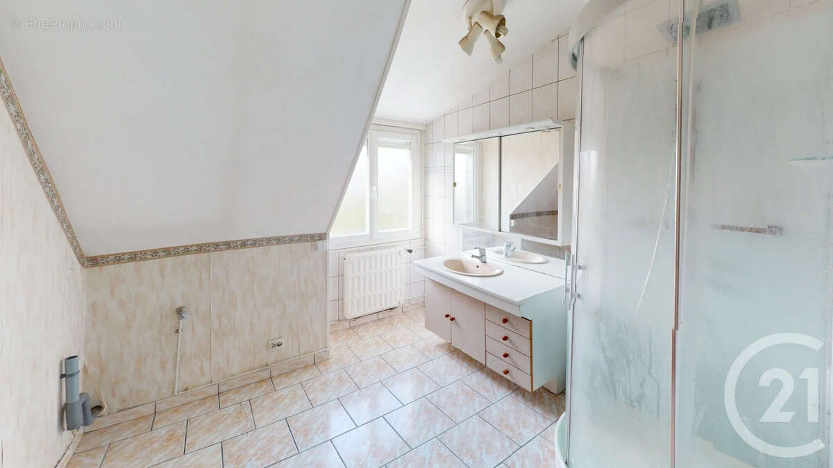 Maison à SAINT-QUENTIN