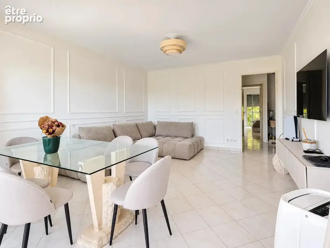Antibes – 3 pièces 75 m² avec terrasse, piscine, parking et cave - photo 2