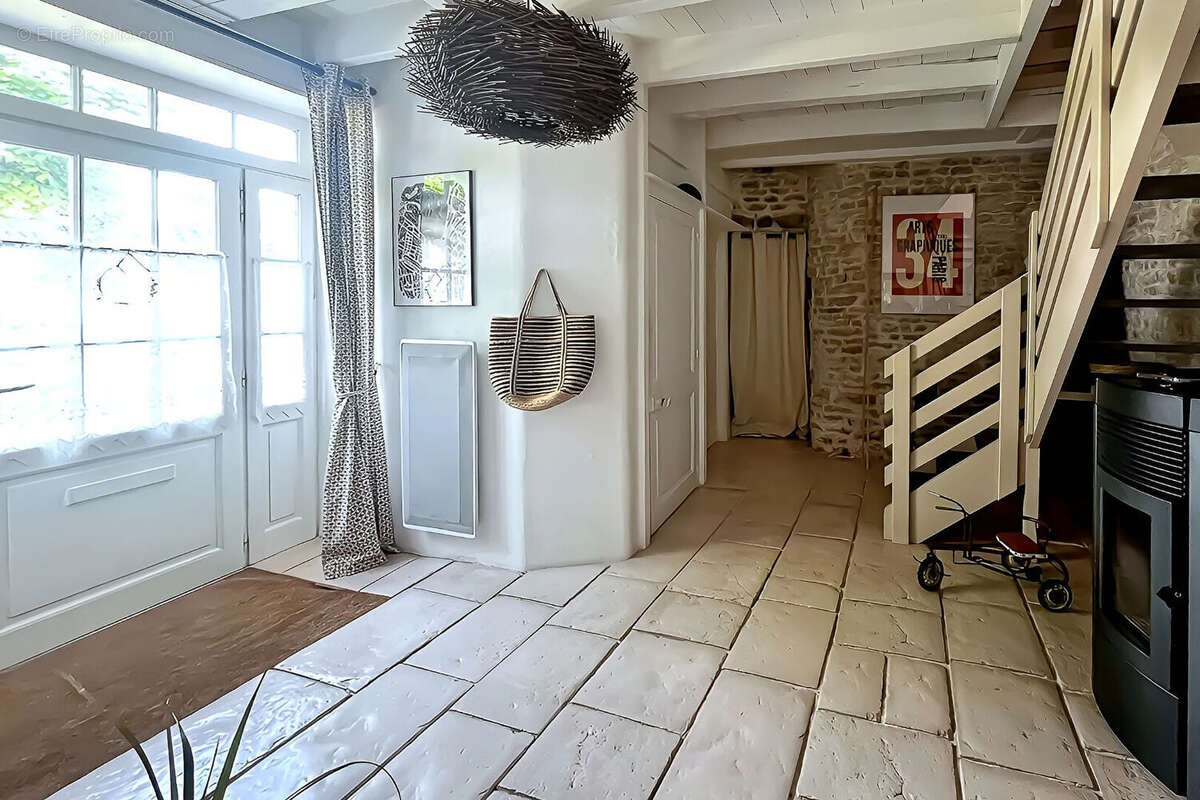 Maison Saint Sauveur D Aunis 5 pièce(s) 160 m2 - photo 9