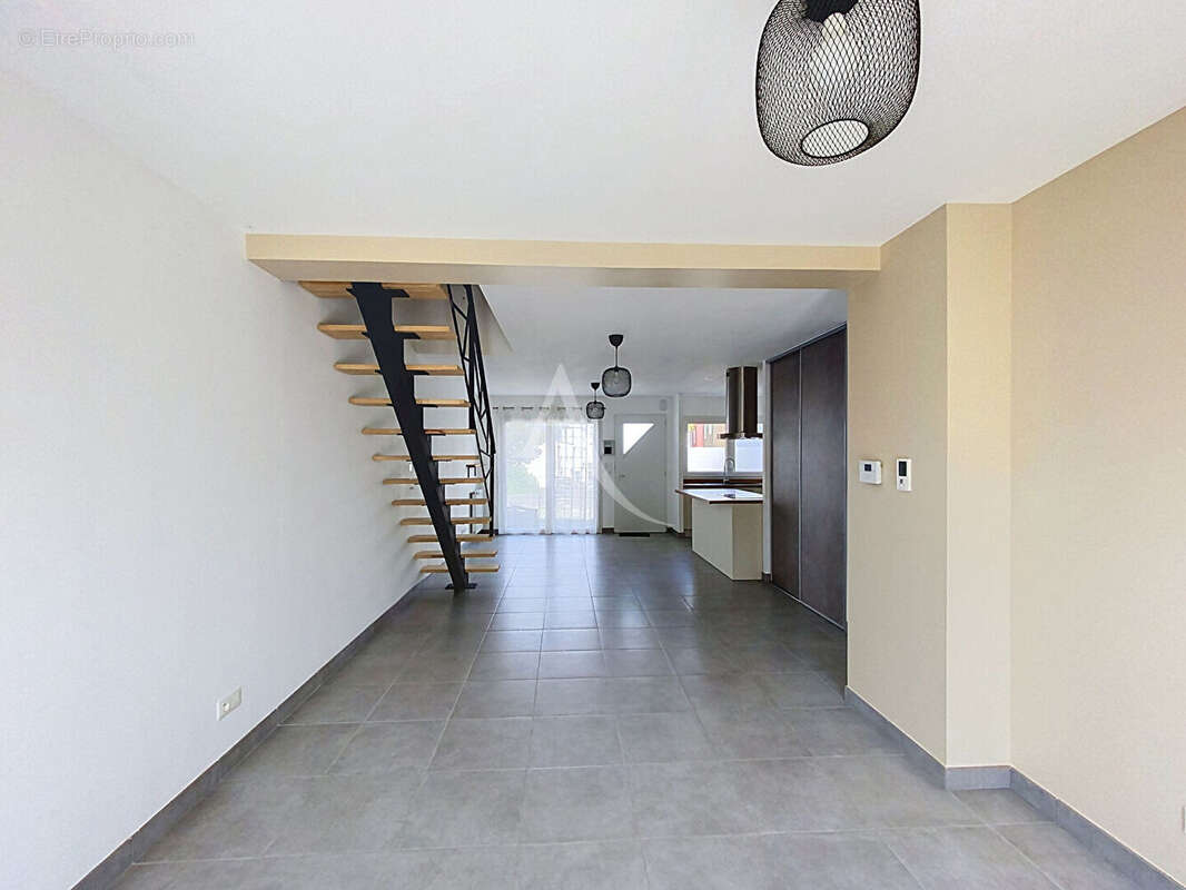 Maison à MONTREUIL-JUIGNE