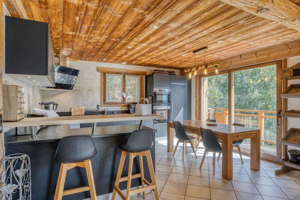 Chalet rénové à proximité de La Clusaz, Vue montagnes avec piscine - photo 6