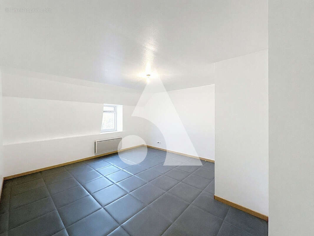 Maison à QUIEVRECHAIN