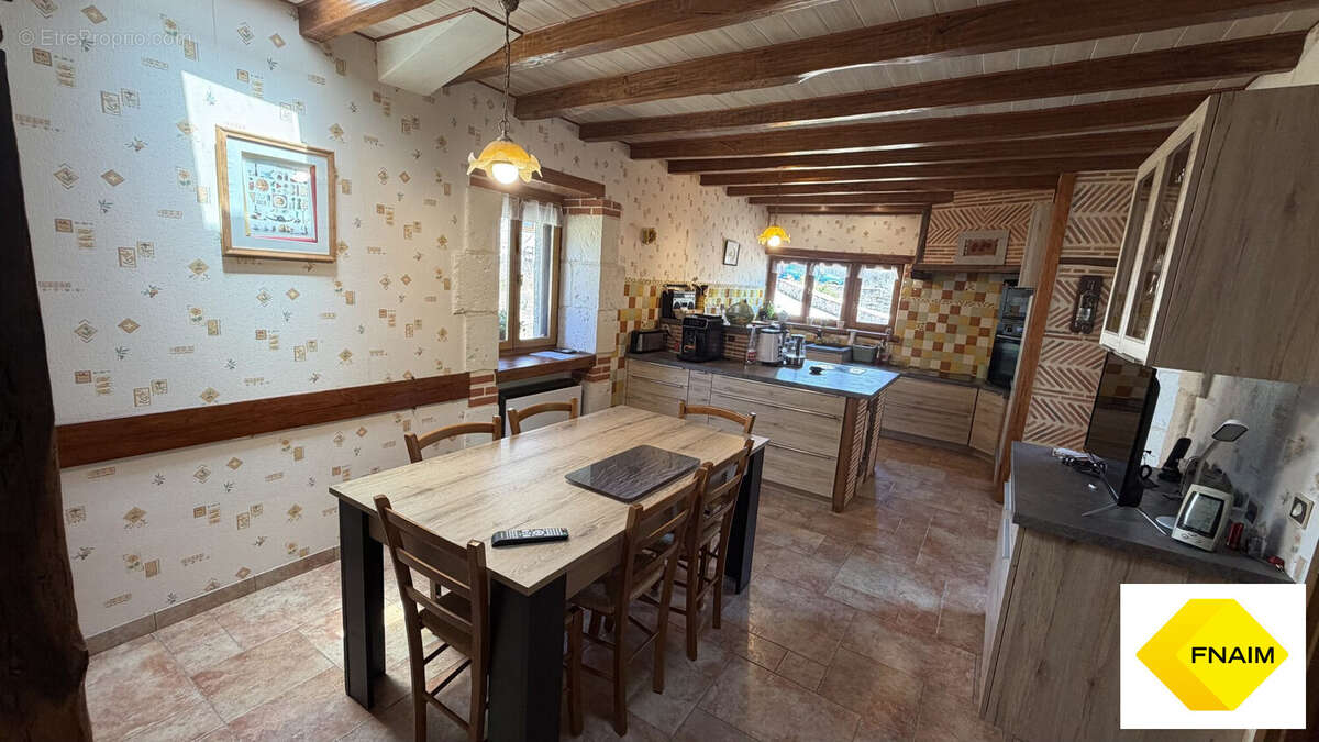 Maison 321 m² à Hautefage-La-Tour  - photo 6