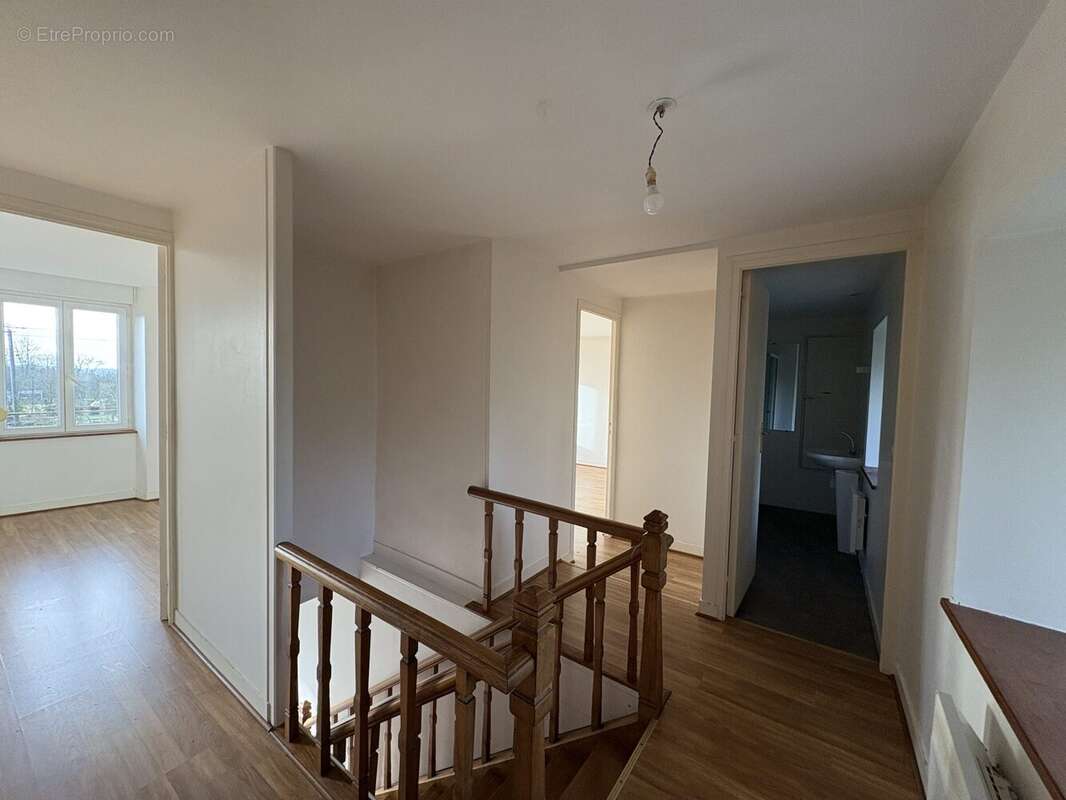 Maison à MONTAIGU-LES-BOIS