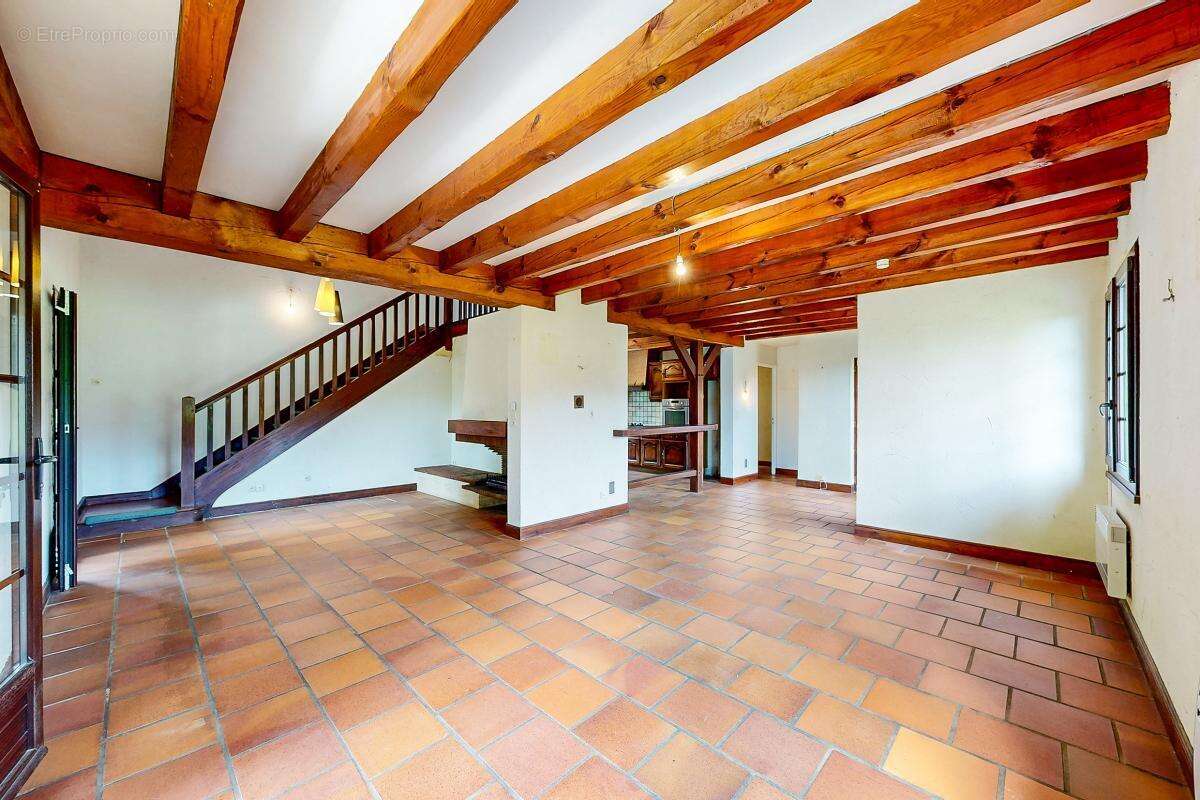 Maison T5 231 m² avec jardin et garage - photo 2