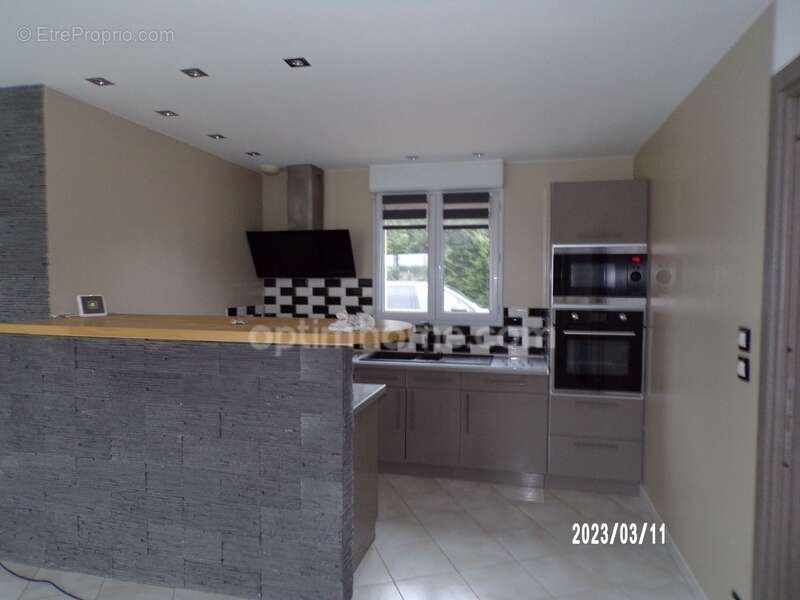  Maison de plain-pied 105 m² – 3 chambres + bureau – Terrain clos de 700 m² – Roullet-Saint-Estèphe - photo 3
