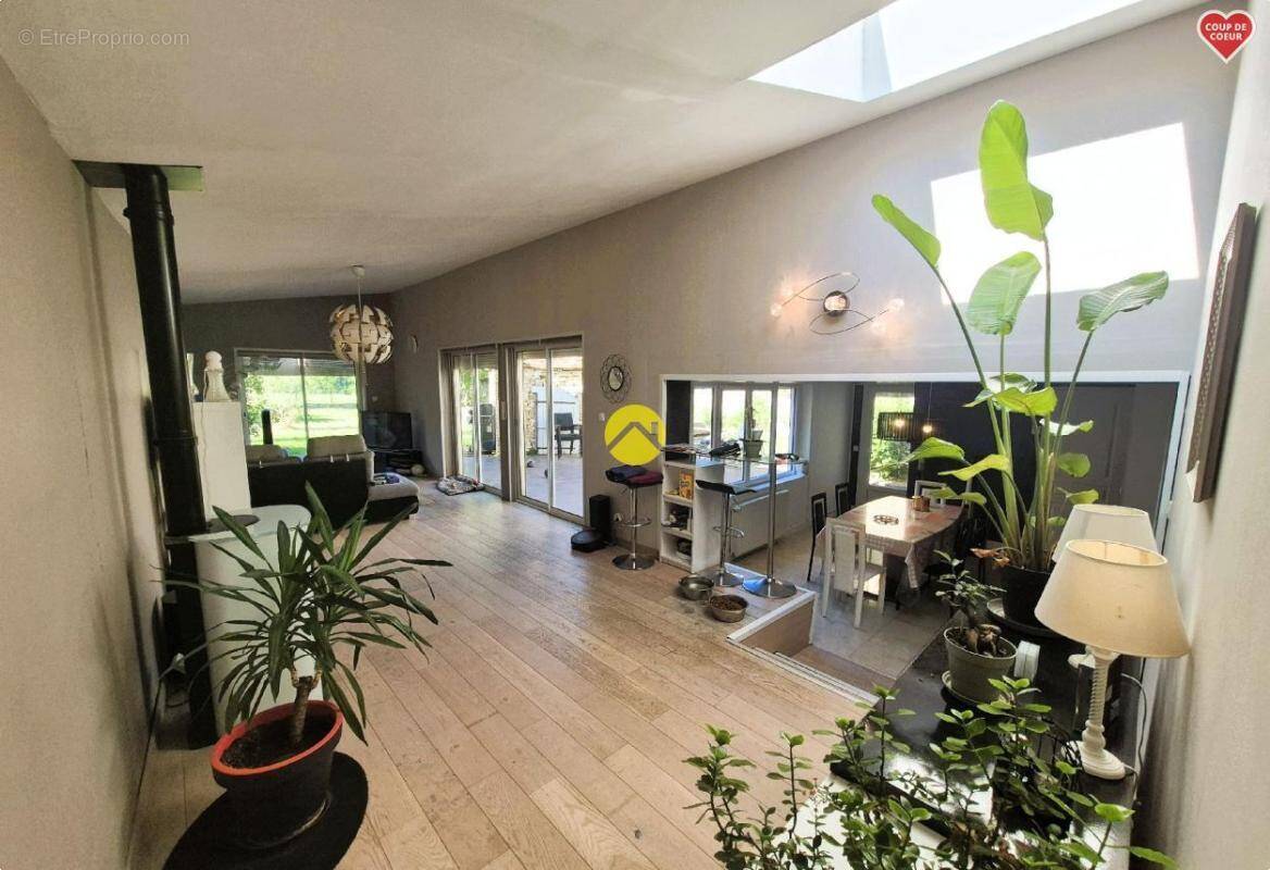 Maison à CHEZAL-BENOIT