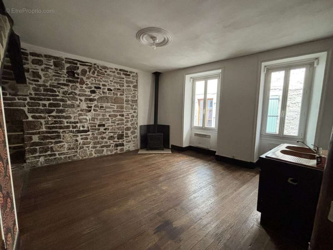 Appartement 100 m² à Les Vans  - photo 2
