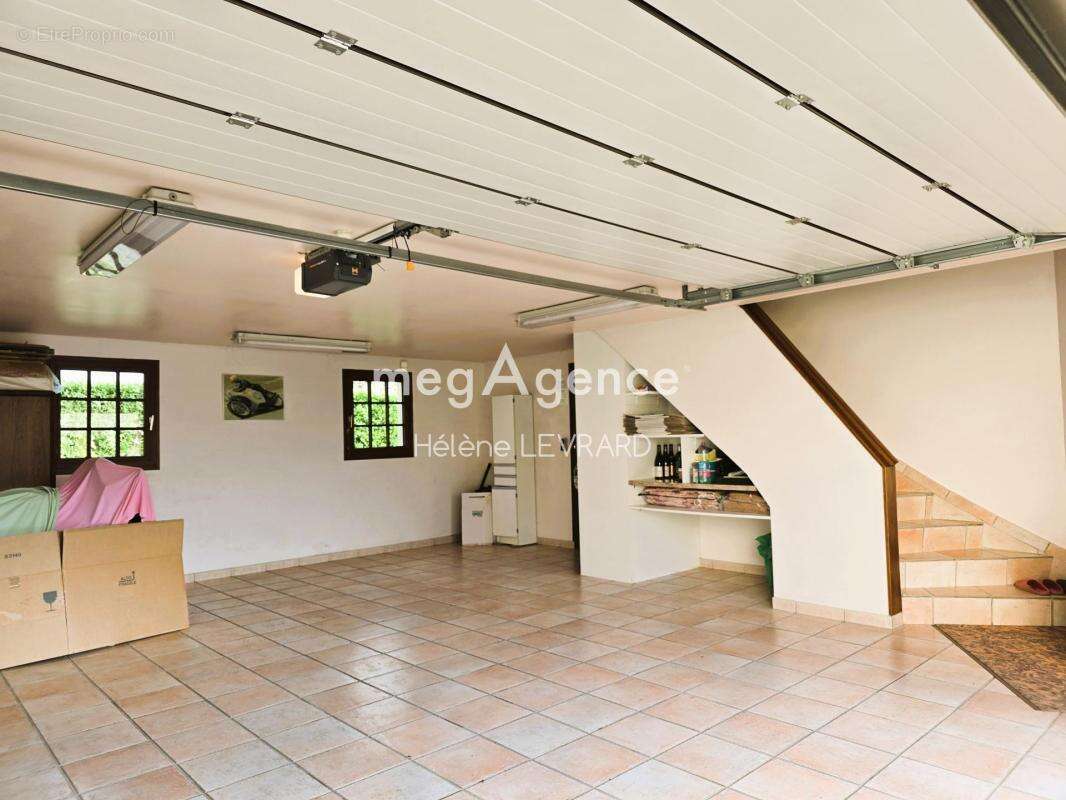 Maison familiale de 176m² avec piscine et espace bien-être - photo 8